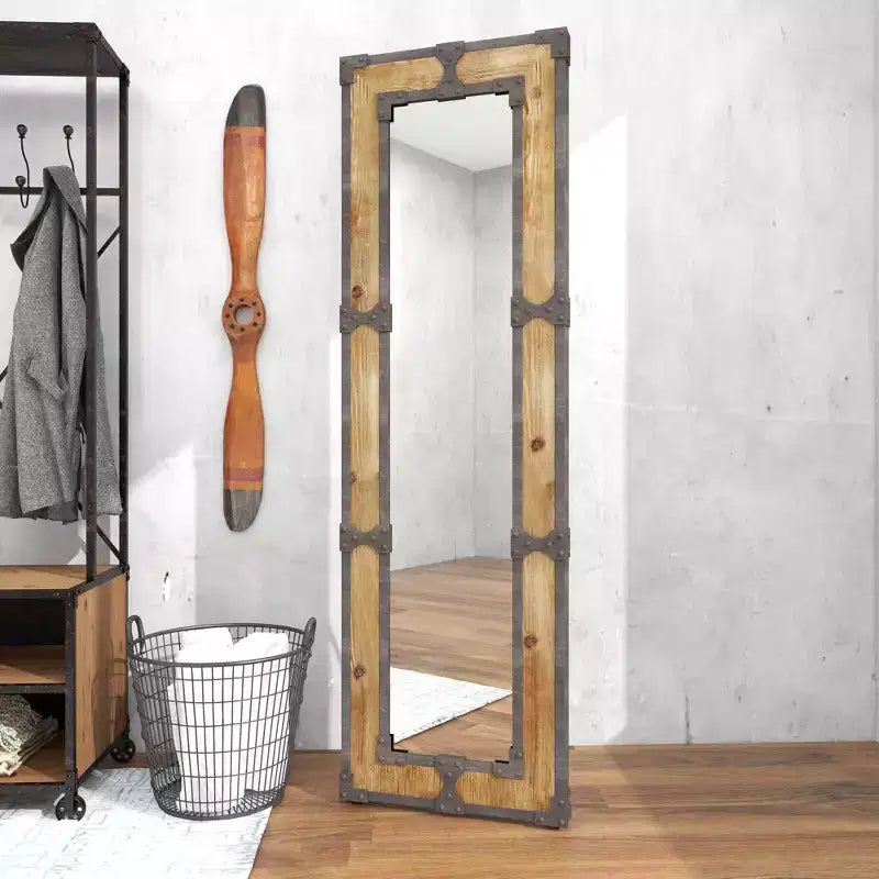 Miroir sur pied en bois rustique marron - Olivia & May : sur pied, décoratif, en bois orné, aucun assemblage requis