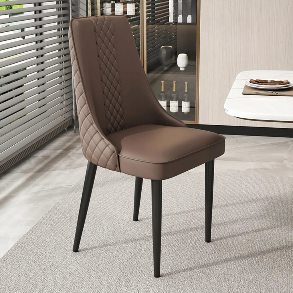 Chaise de salle à manger en similicuir avec haut dossier et accoudoirs inclinés