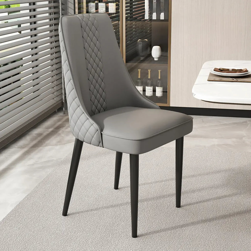 Chaise de salle à manger en similicuir avec haut dossier et accoudoirs inclinés