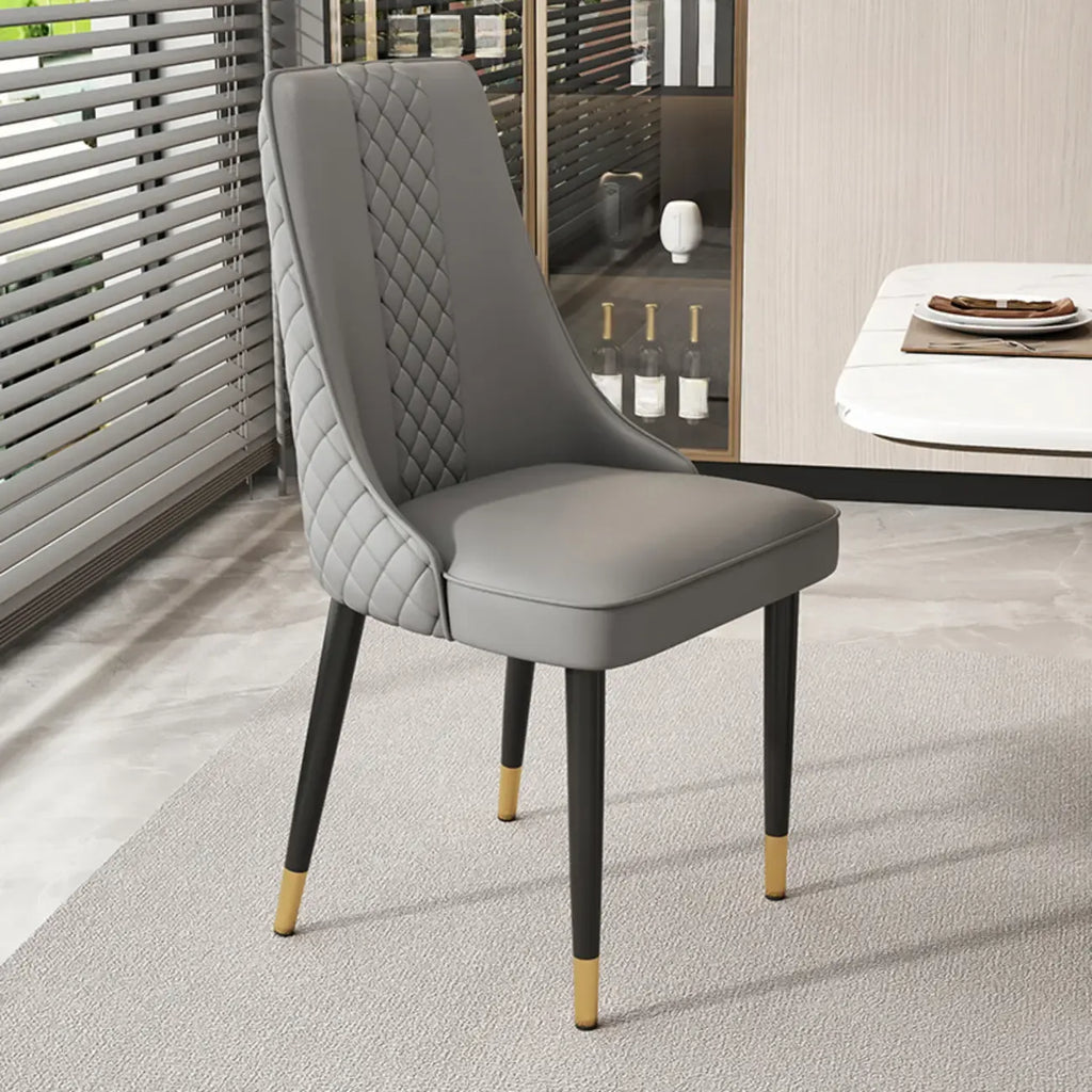 Chaise de salle à manger en similicuir avec haut dossier et accoudoirs inclinés