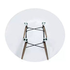 Table de bistrot ronde LeisureMod Dover de 31 po - Table à manger moderne du milieu du siècle avec plateau en verre trempé ou en bois MDF et piètement Eiffel en bois naturel