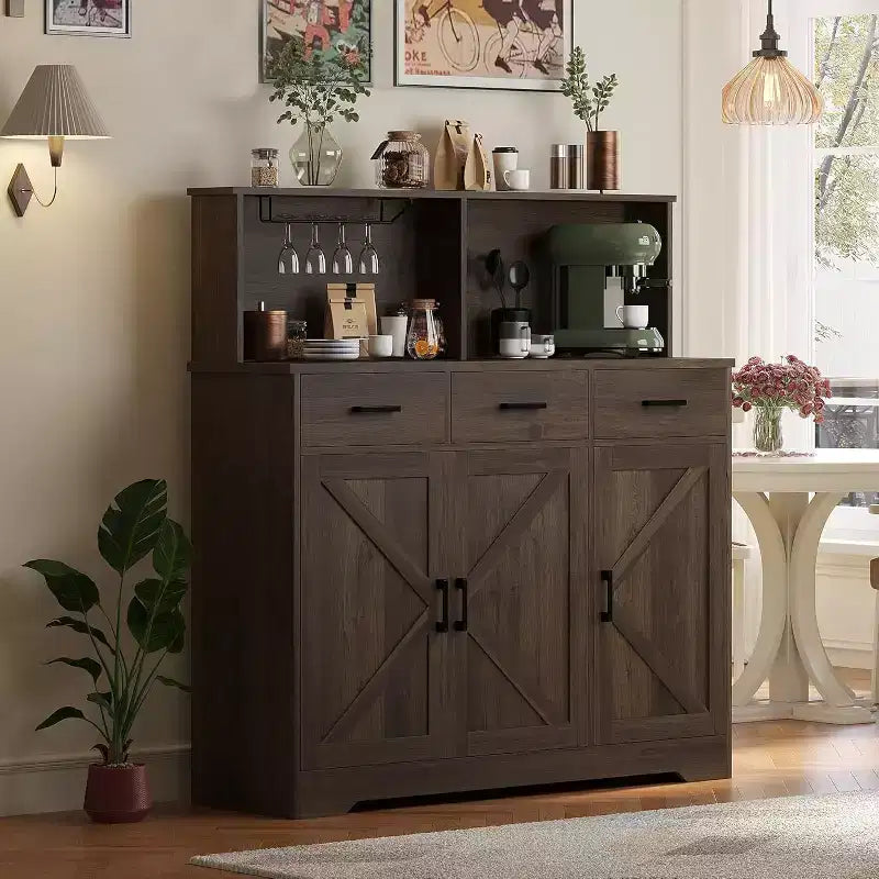 Buffet de salle à manger 59" style ferme avec portes de grange, 3 tiroirs et étagères, support pour micro-ondes, rangement moderne pour cuisine ou salle à manger