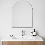 HomeRoots 39 Miroir de courtoisie de salle de bain à cadre en métal avec arche argentée