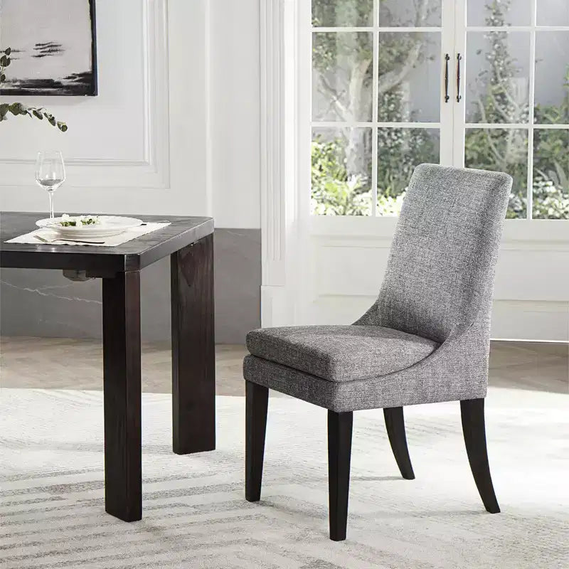 Chaise de salle à manger tapissée Spruce&Spring avec coussin d'assise double épaisseur et pieds en bois