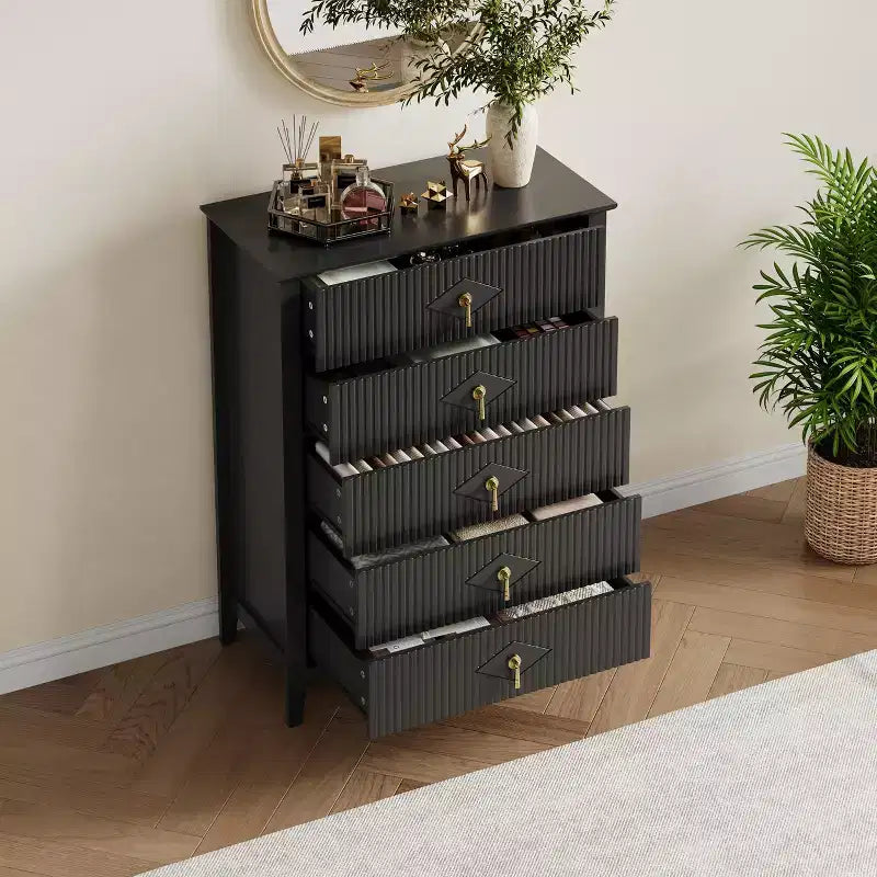 Commode à 5 tiroirs pour chambre à coucher, commode en bois de 81 cm de large avec poignées en métal, organisateur de rangement à cannelures, table de chevet étroite