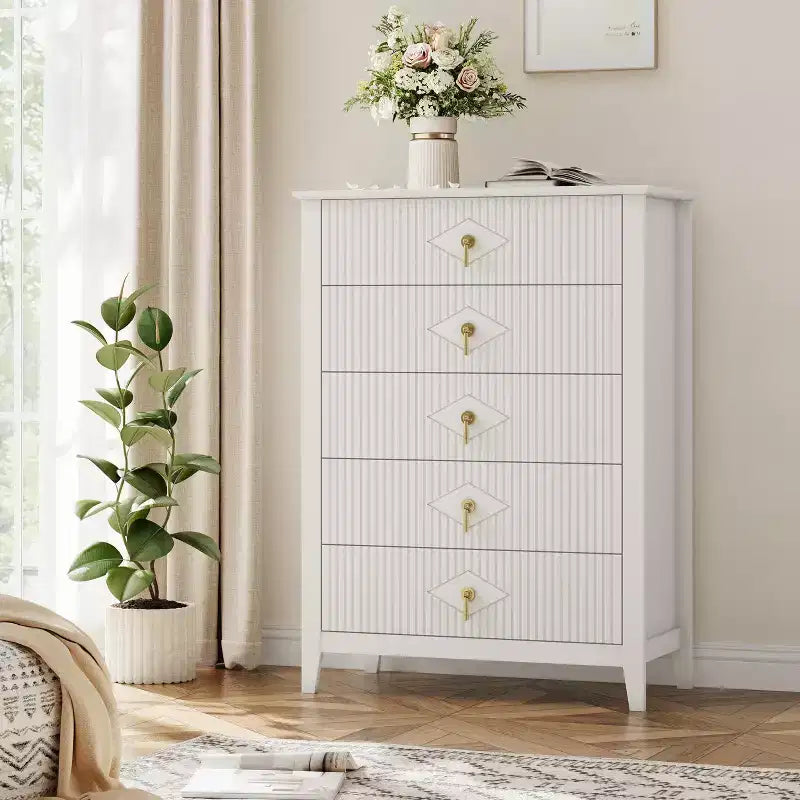 Commode à 5 tiroirs pour chambre à coucher, commode en bois de 81 cm de large avec poignées en métal, organisateur de rangement à cannelures, table de chevet étroite
