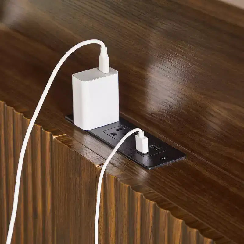 Cadre de lit ModernLuxe Queen/Full XL avec tête de lit de rangement, station de charge intégrée, design ondulé, support silencieux