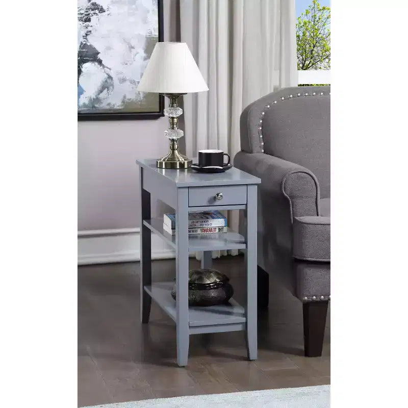 Table d'appoint Belmont HomeStock avec tiroir coulissant, bouton nickel et trois étagères de rangement, table d'appoint de style transitionnel pour salon ou bureau