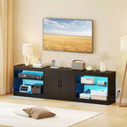 Meuble TV Costway avec prises de courant, lumières LED réglables et placard de rangement pour téléviseurs jusqu'à 85 pouces, noir/blanc