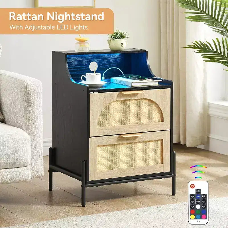 Table de chevet avec prises et ports USB - Table de nuit à éclairage couleur réglable, Table d'appoint en rotin avec 2 tiroirs de rangement