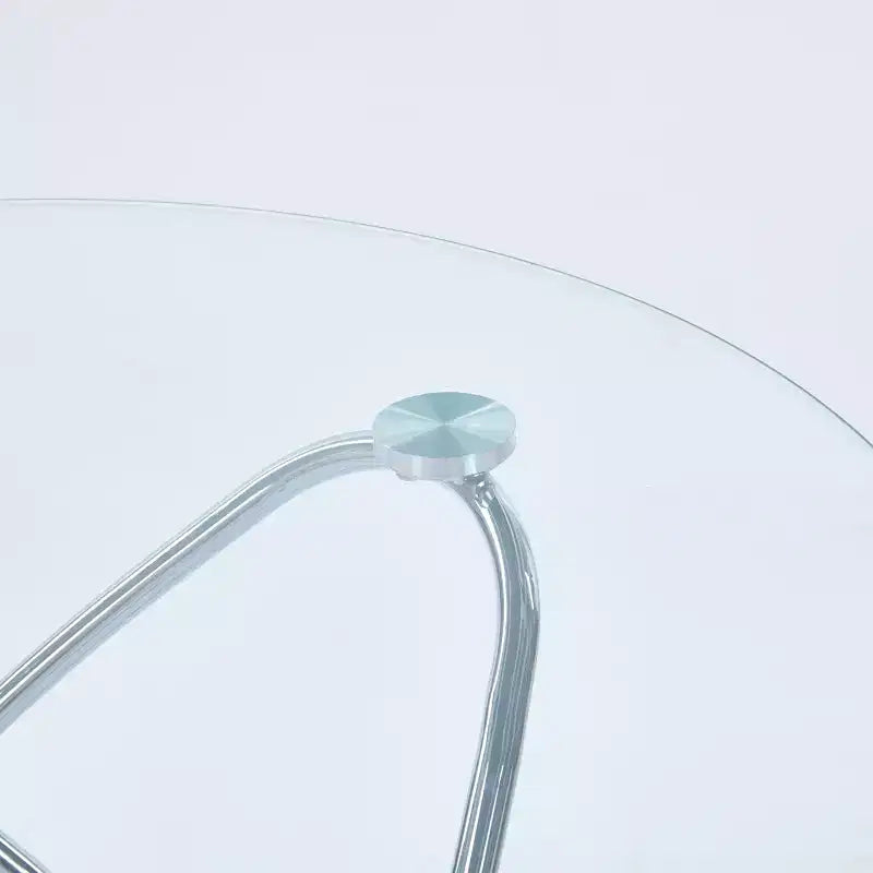 Table à manger avec pied en métal chromé et plateau en verre trempé, design moderne et compact pour la cuisine ou le salon