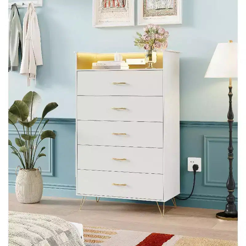 Commode 5 tiroirs avec station de charge et lumières LED, grande commode en bois pour chambre à coucher, salon, couloir, armoire de rangement étroite peu encombrante