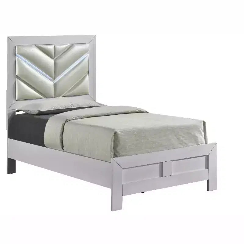 Lit panneau double Passion Furniture Moreland en bois blanc étincelant