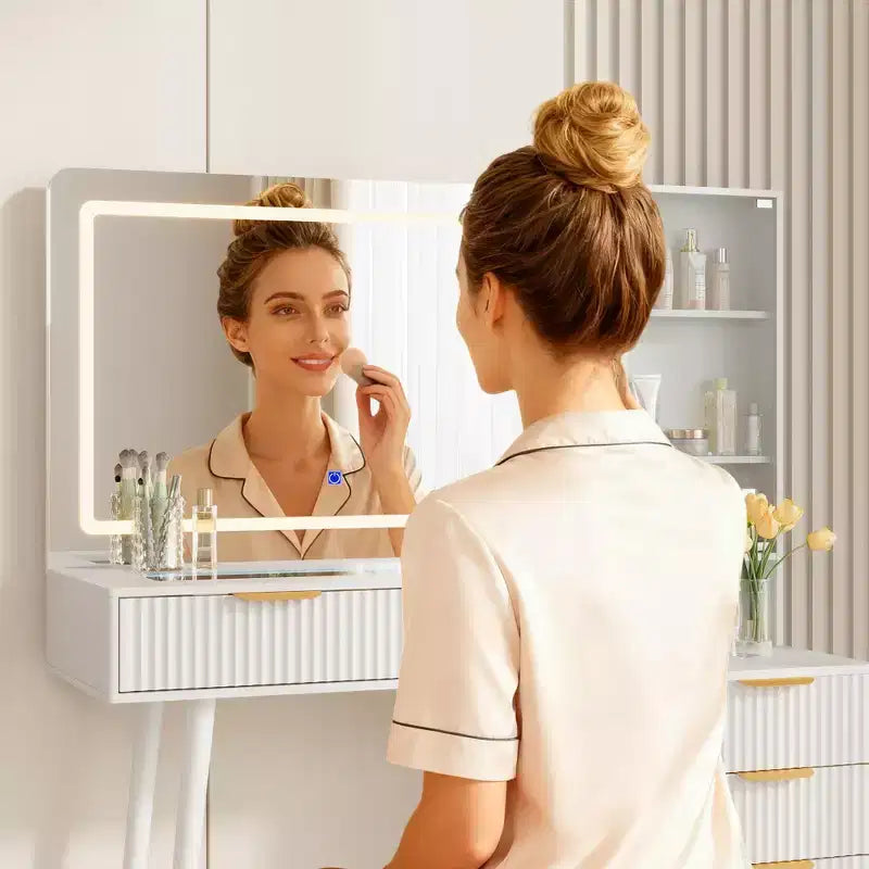 Coiffeuse avec lumières, coiffeuse cannelée de 122 cm avec plateau en verre et miroir éclairé HD de 91 cm, table de maquillage avec 5 tiroirs et étagères à 3 niveaux, blanche