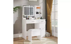 Coiffeuse moderne avec miroir LED, armoire de rangement et étagères, station de charge, tabouret assorti et étagères ouvertes pour chambre à coucher
