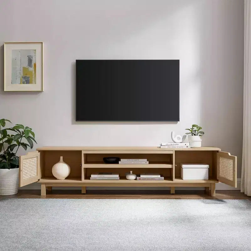 Meuble TV de rangement moderne Boho avec portes en rotin pour TV jusqu'à 80 pouces, chêne côtier