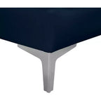 Fauteuil sans accoudoirs en velours bleu marine Alina Meridian Furniture