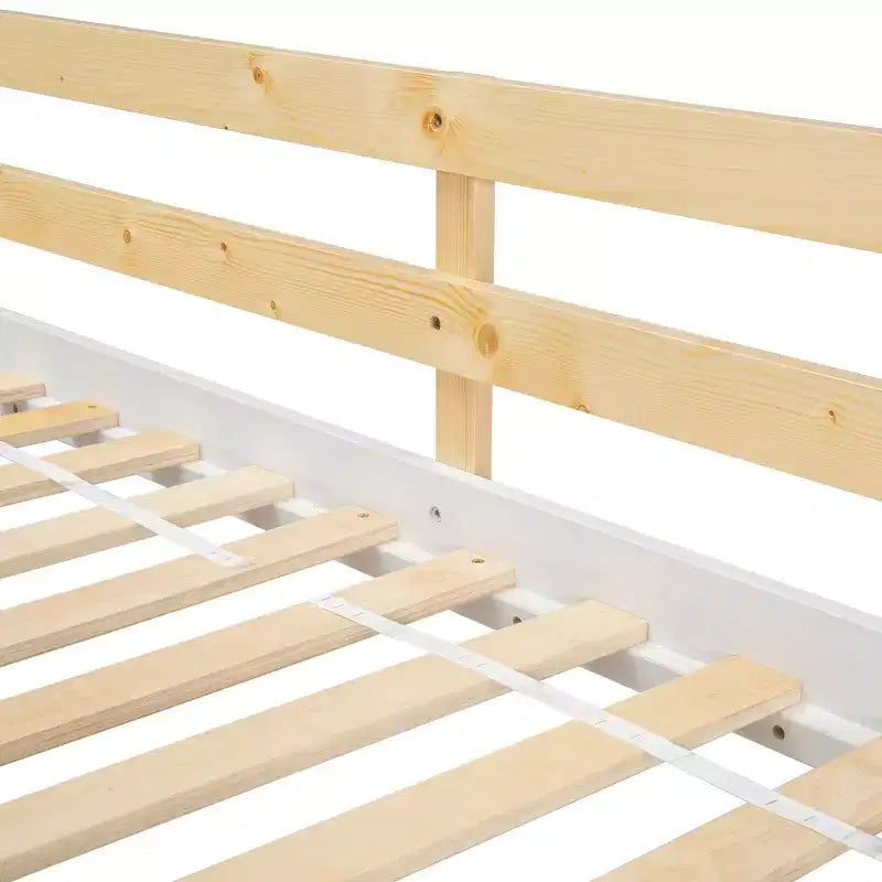 Lit superposé cabane jumeau sur jumeau avec fenêtres et portes, lit cabane en bois blanc avec échelle de sécurité et balustrades