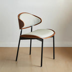 Chaise de salle à manger à dossier incurvé en cuir noir