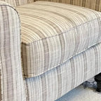 Fauteuil de salon traditionnel en tissu de lin à dossier haut