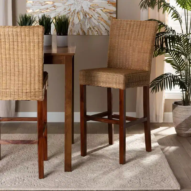 Tabouret de bar Racquel en rotin naturel et bois d'acajou : Ergonomique, Aucun assemblage requis - bali & pari