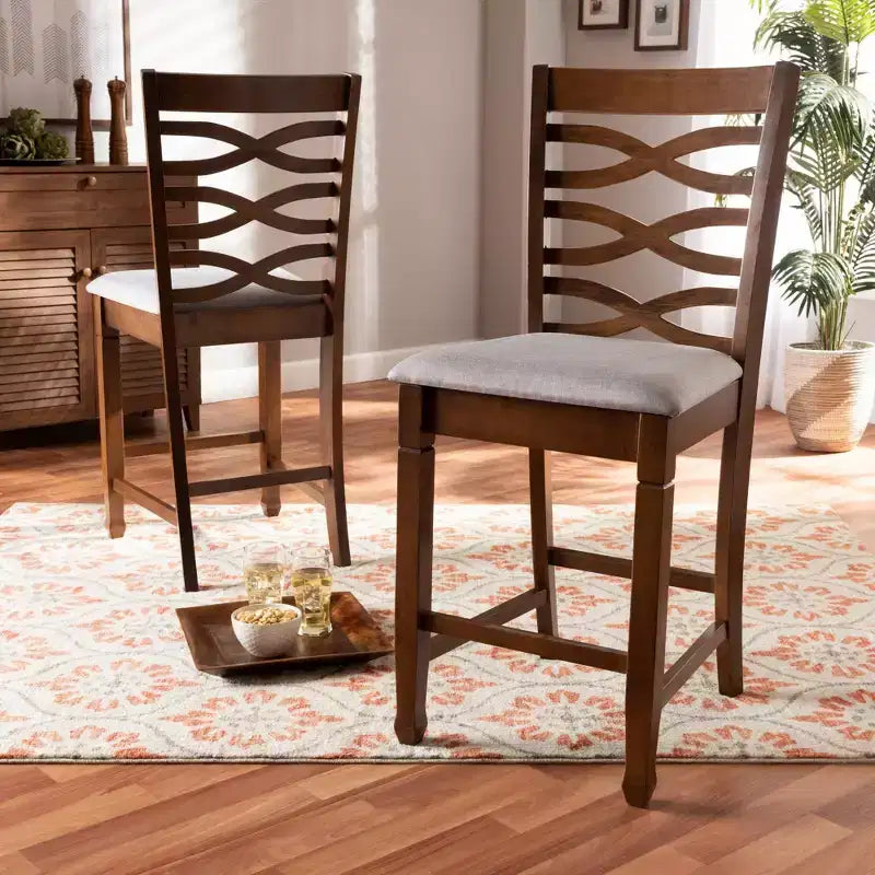 Lot de 2 chaises de comptoir en bois rembourrées Lanier Gris/Noyer - Baxton Studio : Garnissage polyester, nettoyage ciblé