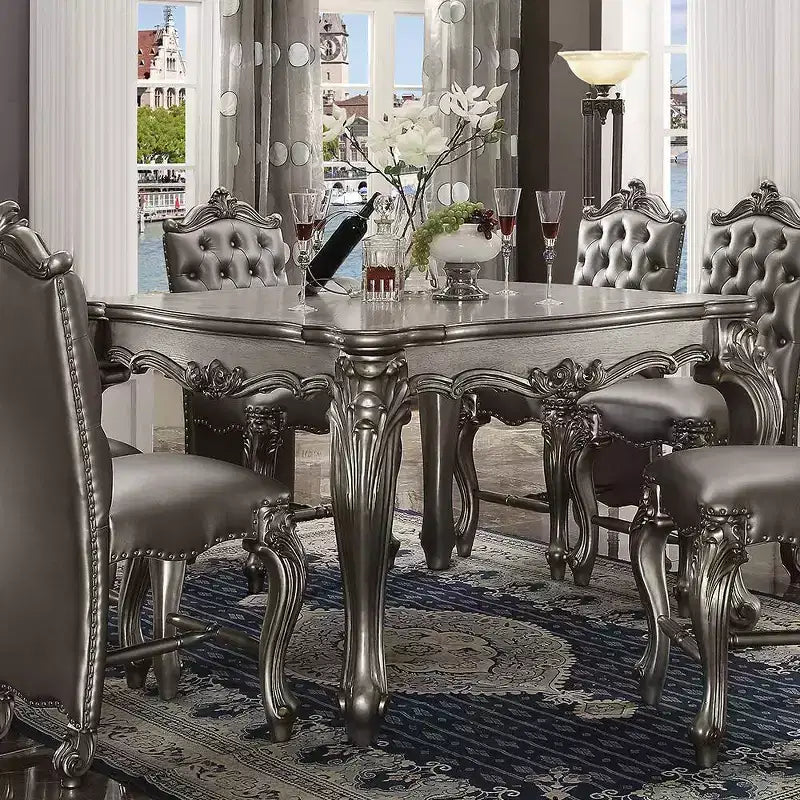 Table à manger Versailles 55 po platine antique - Acme Furniture : Style traditionnel, pieds volutes, garniture cloutée, structure en bois