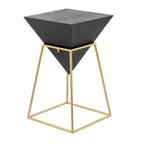 Table d'appoint moderne en bois noir – Olivia & May : Piètement doré, Aucun assemblage requis, Design triangulaire en métal et bois