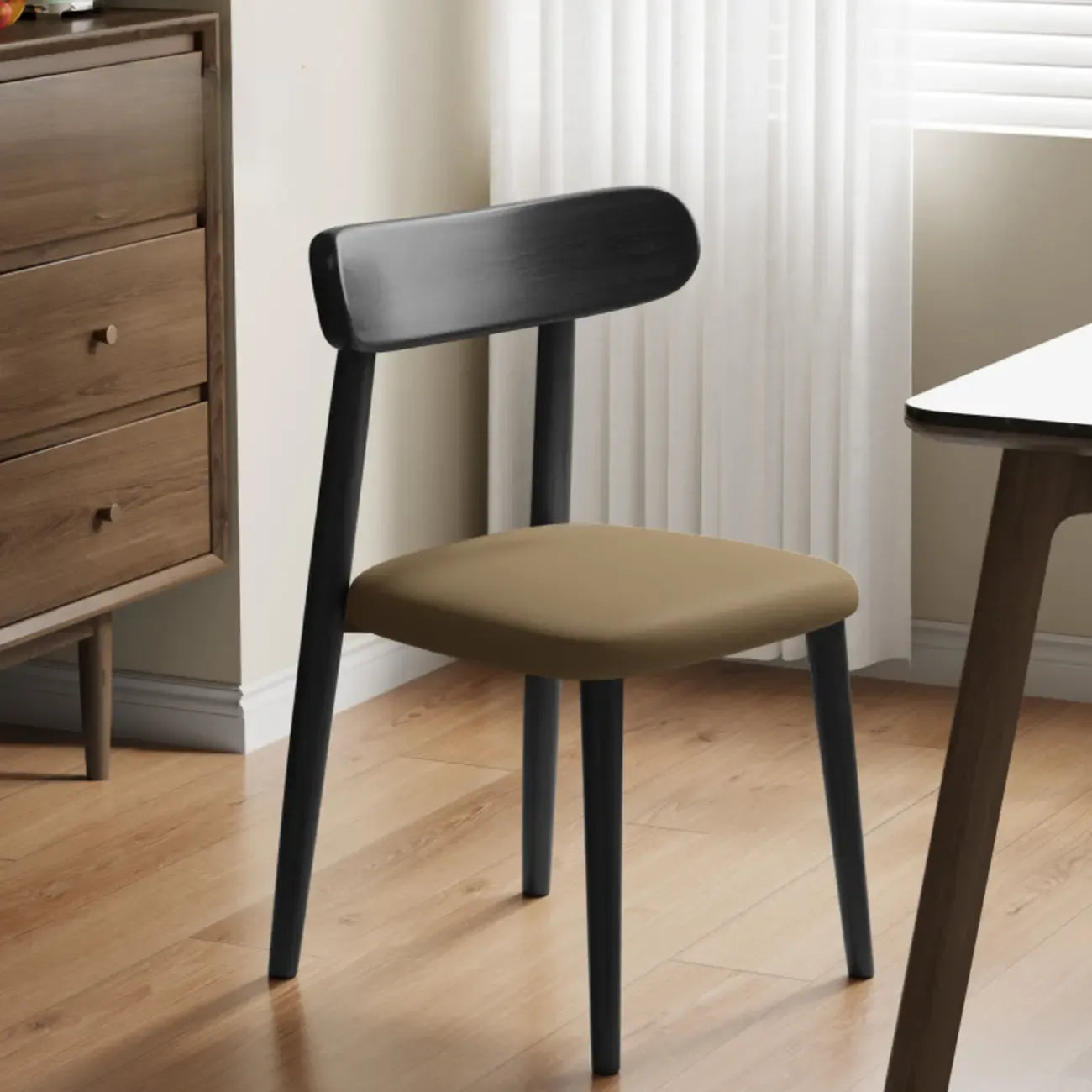Chaise de salle à manger moderne sans accoudoirs en cuir à dossier bas