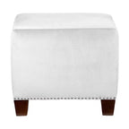 Pouf carré Skyline Furniture avec clous décoratifs
