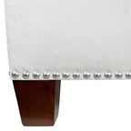 Pouf carré Skyline Furniture avec clous décoratifs