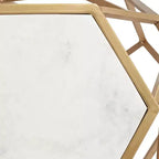 Table d'appoint hexagonale moderne en métal doré Coast to Coast Accents avec plateau en marbre véritable blanc de 52 cm pour salon, chambre à coucher ou chevet