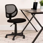 Fauteuil de bureau ergonomique Emma et Oliver à dossier incurvé en maille et pivotant