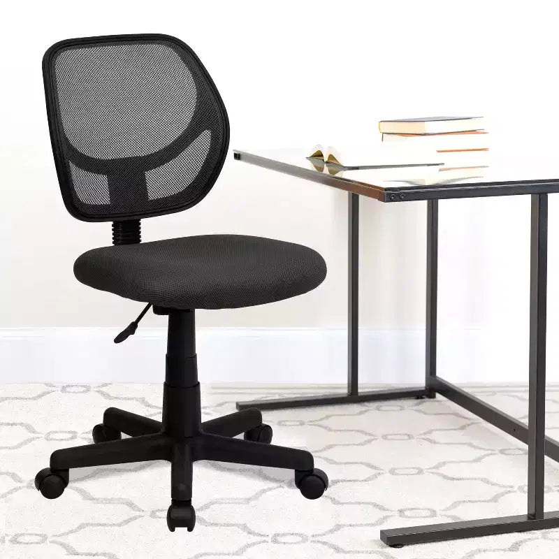 Fauteuil de bureau ergonomique Emma et Oliver à dossier incurvé en maille et pivotant