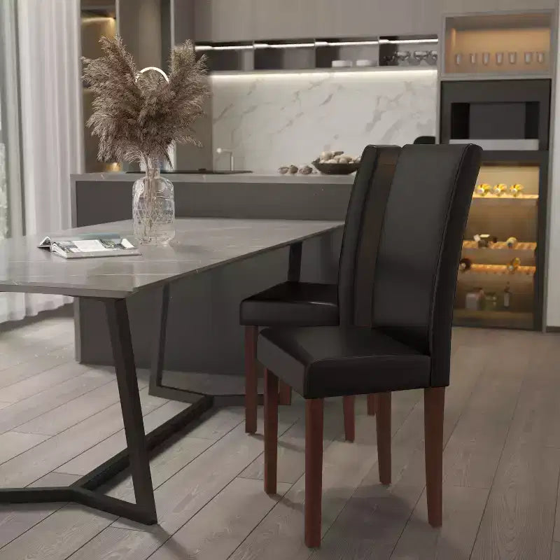 Chaise Parson's Mid-Century Emma et Oliver avec cadre en bois dur fini pour cuisine, salle à manger et plus
