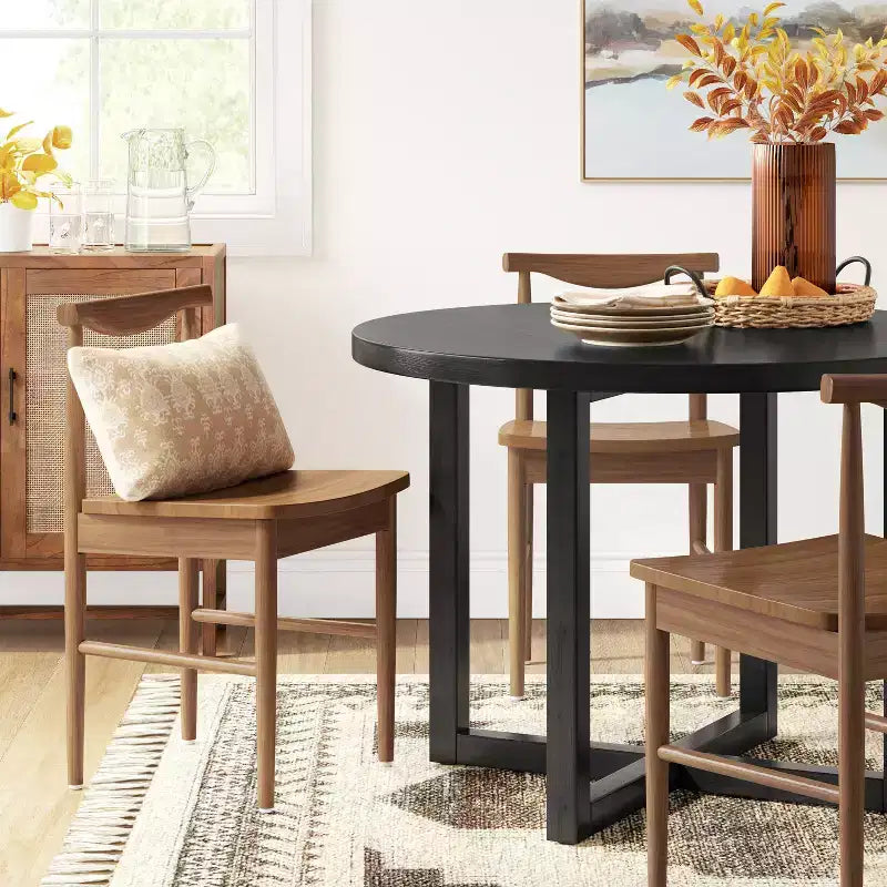 Table à manger ronde Keener tout en bois – Threshold