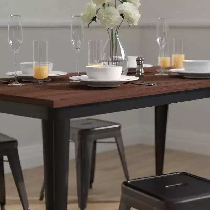 Merrick Lane Table carrée à cadre en acier rectangulaire avec plateau en bois