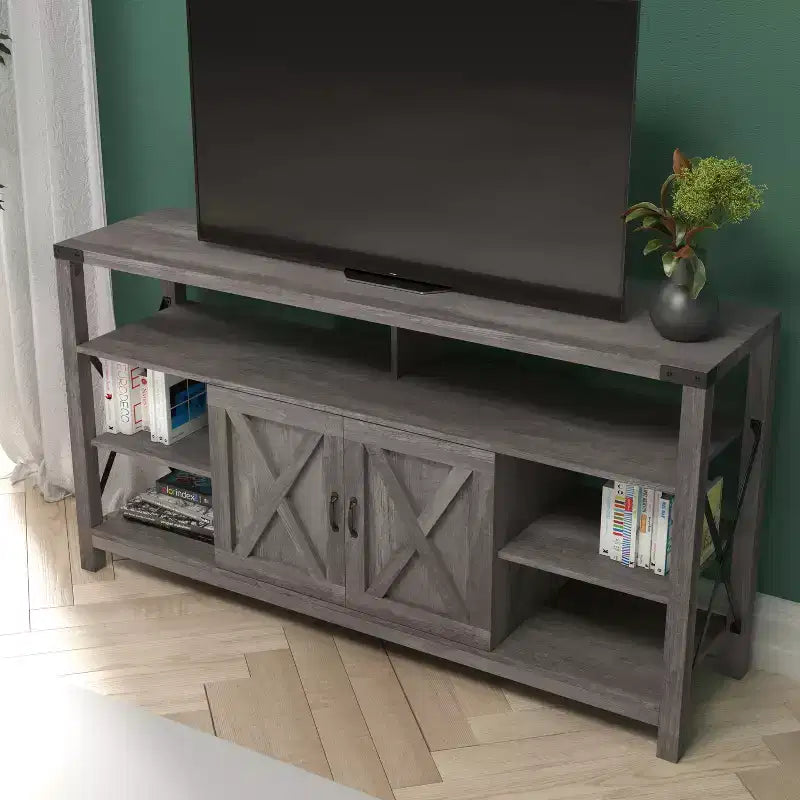 Meuble console média Emma et Oliver de style rustique moderne avec un grand espace de rangement ouvert et fermé