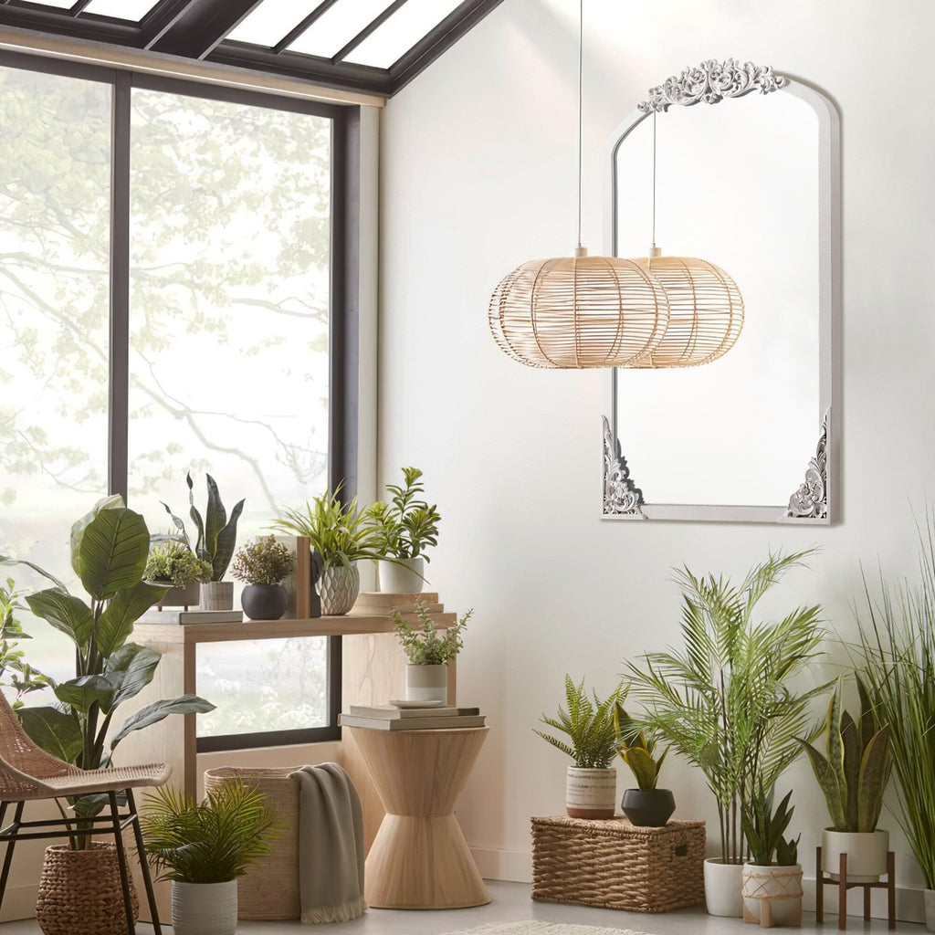 Miroir sur pied en bois massif sculpté en plein cintre